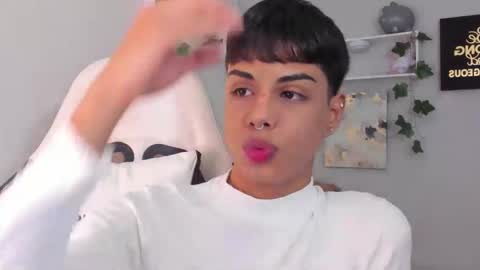 Snapshot of thomas_wild chatting on 11-18-25, 06:40 Thomas online show from 11-18-25, 06:40