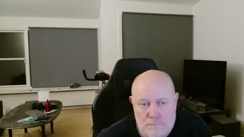 thomash32 online show from 11-12-25, 05:02