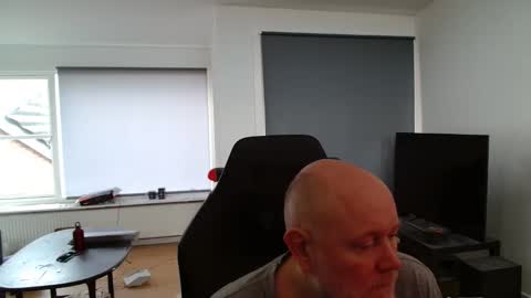 thomash32 online show from 12-02-25, 10:31