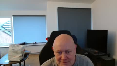 thomash32 online show from 12-04-25, 01:09