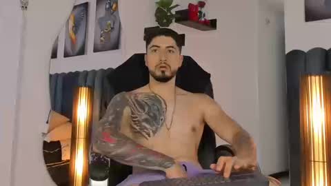 Snapshot of thomasmarzo1 chatting on 09-26-25, 03:49 sweetfit boy online show from 09-26-25, 03:49