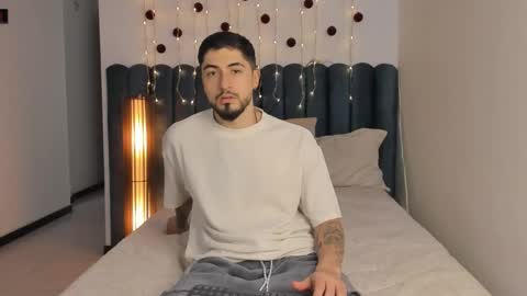 Snapshot of thomasmarzo1 chatting on 12-03-25, 06:17 sweetfit boy online show from 12-03-25, 06:17