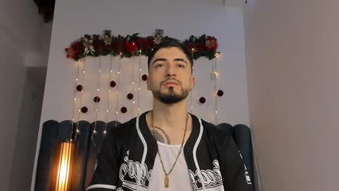 Snapshot of thomasmarzo1 chatting on 12-15-25, 05:28 sweetfit boy online show from 12-15-25, 05:28