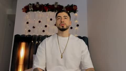 Snapshot of thomasmarzo1 chatting on 12-16-25, 06:24 sweetfit boy online show from 12-16-25, 06:24