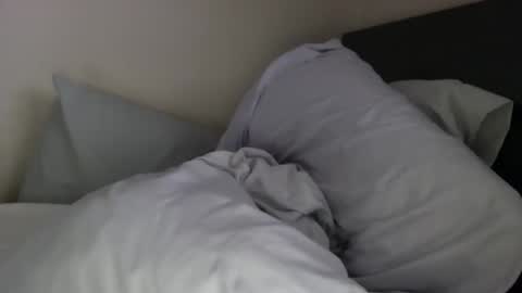 Snapshot of thomasthetrainwreck chatting on 05-09-26, 02:33 Thomas online show from 05-09-26, 02:33