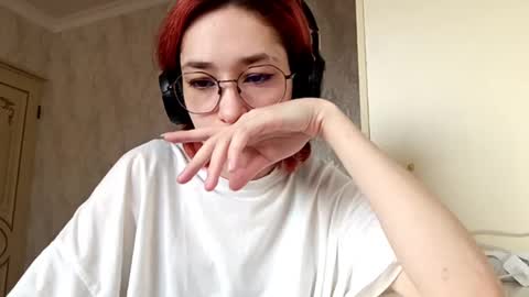 Snapshot of thomasvicknair chatting on 11-28-25, 11:13 Lina online show from 11-28-25, 11:13