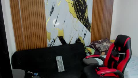 thomson_hot01 online show from 01-08-26, 05:21