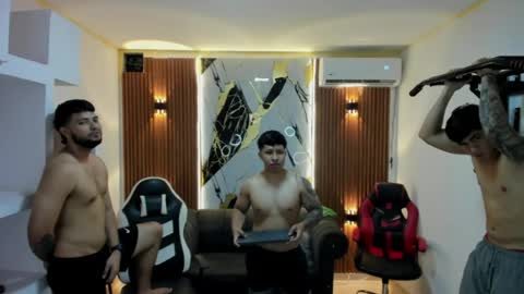 thomson_hot01 online show from 04-15-26, 05:25