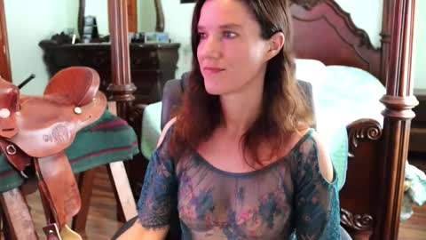 ThornburyRose online show from 11-29-25, 07:06