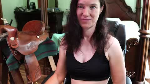 Snapshot of thornbury_rose chatting on 06-05-26, 04:13 ThornburyRose online show from 06-05-26, 04:13