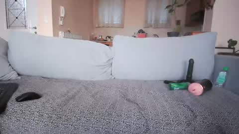 Snapshot of thronu11 chatting on 01-06-25, 10:24 Alex online show from 01-06-25, 10:24