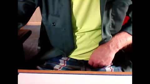 Snapshot of throubingcock chatting on 01-18-25, 09:13 throubingcock online show from 01-18-25, 09:13