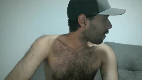 Snapshot of throwawayyourgun chatting on 01-22-25, 03:18 Luka online show from 01-22-25, 03:18