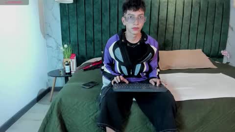 Snapshot of tiam_muller chatting on 12-15-25, 03:33 Tiam Muller online show from 12-15-25, 03:33