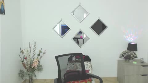 Snapshot of tiara_mature chatting on 12-04-24, 04:21 GOOD MOMMY online show from 12-04-24, 04:21