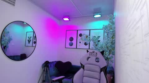 Tiara  online show from 04-26-26, 03:04