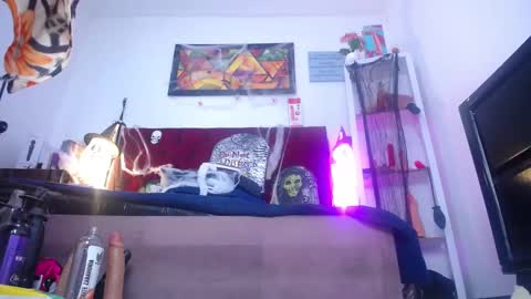 Tifanny Nails  online show from 10-29-25, 12:18