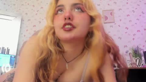 Snapshot of tifany_00 chatting on 05-14-26, 07:20 tifany_00 online show from 05-14-26, 07:20