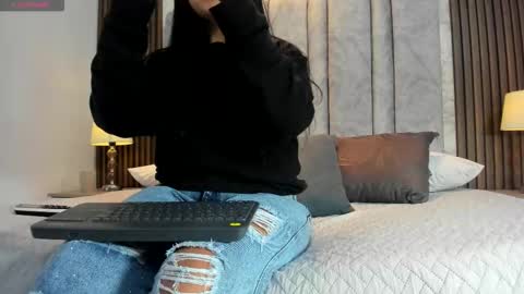 Snapshot of tifany__ross chatting on 10-30-25, 05:35 Tiff3 online show from 10-30-25, 05:35