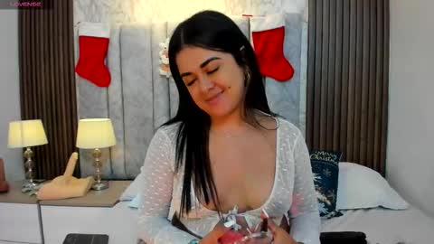 Snapshot of tifany__ross chatting on 12-19-25, 08:27 Tiff3 online show from 12-19-25, 08:27