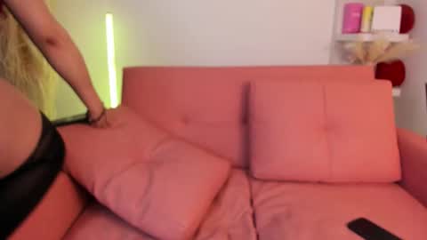 Tiffany online show from 03-12-26, 04:18