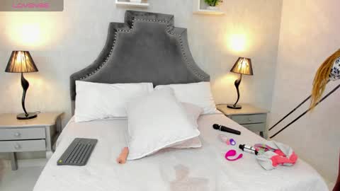 Snapshot of tifanytaylor1_ chatting on 12-14-24, 06:46 TIFF online show from 12-14-24, 06:46