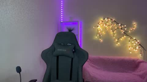 Amira online show from 12-01-25, 11:37