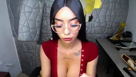 Snapshot of tiffany_1m chatting on 03-05-25, 03:51 tiffany_1m online show from 03-05-25, 03:51