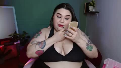 Snapshot of tiffany_laurens chatting on 12-29-24, 06:56 dont forget ask for custom vids online show from 12-29-24, 06:56