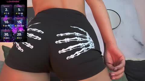 Snapshot of tiffany_low chatting on 10-27-25, 03:27 tiffany_low online show from 10-27-25, 03:27