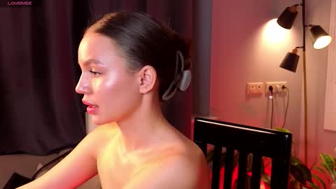 Snapshot of tiffany_sweetie chatting on 12-14-25, 11:48 Tiffany online show from 12-14-25, 11:48