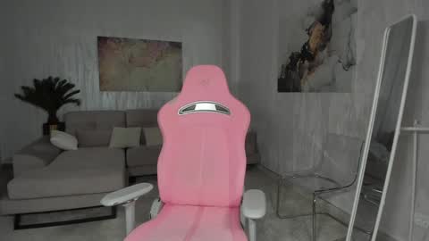 Tiffany Houston online show from 12-20-25, 05:20