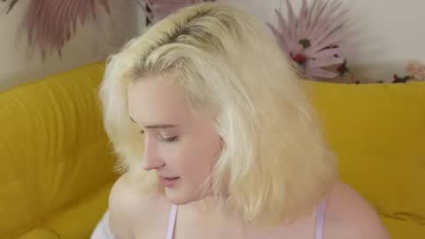 Snapshot of tiffanyjons chatting on 10-28-25, 06:21 tiffanyjons online show from 10-28-25, 06:21