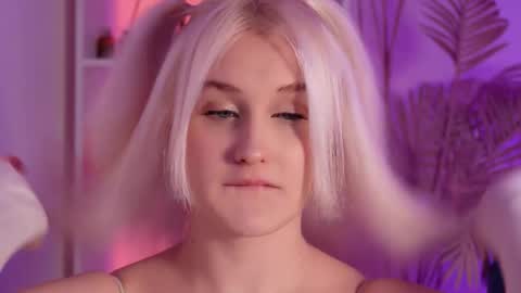 Snapshot of tiffanyjons chatting on 12-04-25, 06:16 tiffanyjons online show from 12-04-25, 06:16