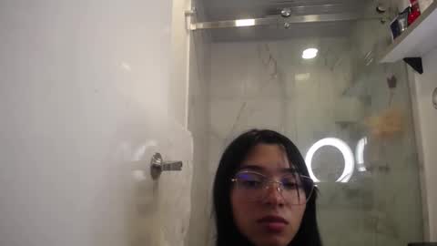 Snapshot of tiffanykilyestar_19 chatting on 03-22-26, 08:56 Kilye online show from 03-22-26, 08:56
