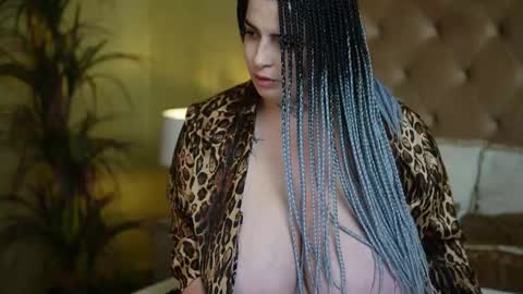 Snapshot of tiffanytrinity chatting on 10-05-25, 07:34 Tiffany online show from 10-05-25, 07:34