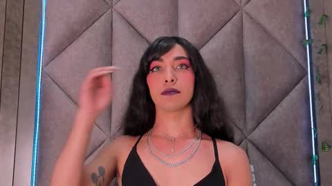 Snapshot of tiffvalentinee_ chatting on 10-27-25, 07:51 Tiffany online show from 10-27-25, 07:51