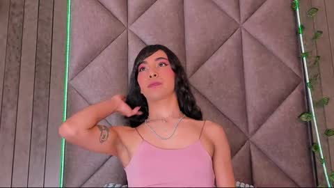 Snapshot of tiffvalentinee_ chatting on 11-17-25, 08:14 Tiffany online show from 11-17-25, 08:14