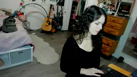 Snapshot of tiggerrosey chatting on 01-11-25, 02:30   All my Links online show from 01-11-25, 02:30