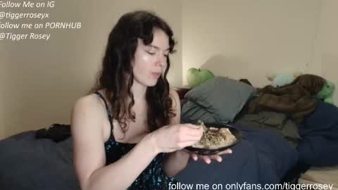 Snapshot of tiggerrosey chatting on 05-27-26, 07:00 All my Links online show from 05-27-26, 07:00