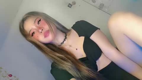 Snapshot of tight_elliana chatting on 04-27-26, 10:30 tight_elliana online show from 04-27-26, 10:30