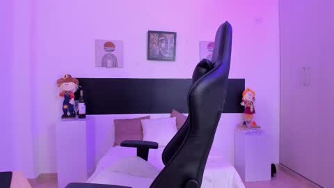 Tiny  online show from 11-26-25, 12:06