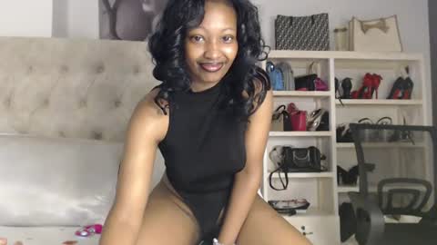 Snapshot of tilly_ebony chatting on 06-14-26, 11:23 Tilly online show from 06-14-26, 11:23