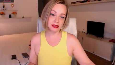 Snapshot of tilly_eliot chatting on 11-27-25, 07:49 Tilly online show from 11-27-25, 07:49