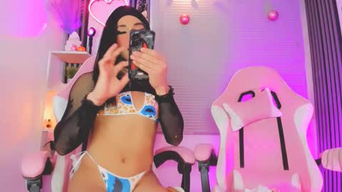 Snapshot of timmy_boyy chatting on 12-14-25, 02:39 Hallie And Annie online show from 12-14-25, 02:39