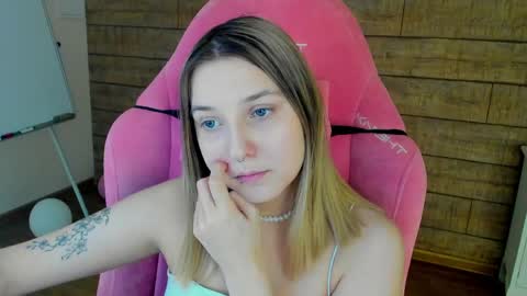 Snapshot of tinaburton chatting on 05-04-26, 05:42 TinaBurton online show from 05-04-26, 05:42