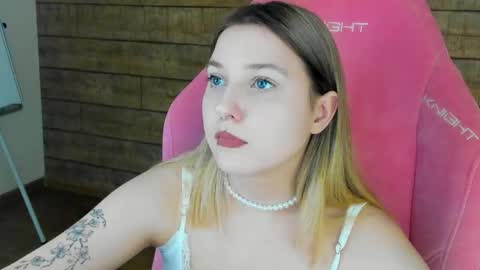 Snapshot of tinaburton chatting on 05-06-26, 06:02 TinaBurton online show from 05-06-26, 06:02