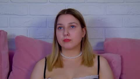 Snapshot of tinaburton chatting on 05-07-26, 05:18 TinaBurton online show from 05-07-26, 05:18