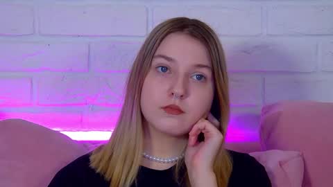 Snapshot of tinaburton chatting on 05-11-26, 04:37 TinaBurton online show from 05-11-26, 04:37