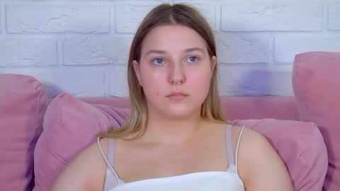 Snapshot of tinaburton chatting on 05-19-26, 01:56 TinaBurton online show from 05-19-26, 01:56